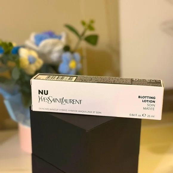 NEW Yves Saint Laurent Nu Blotting Lotion - Picture 3 of 5